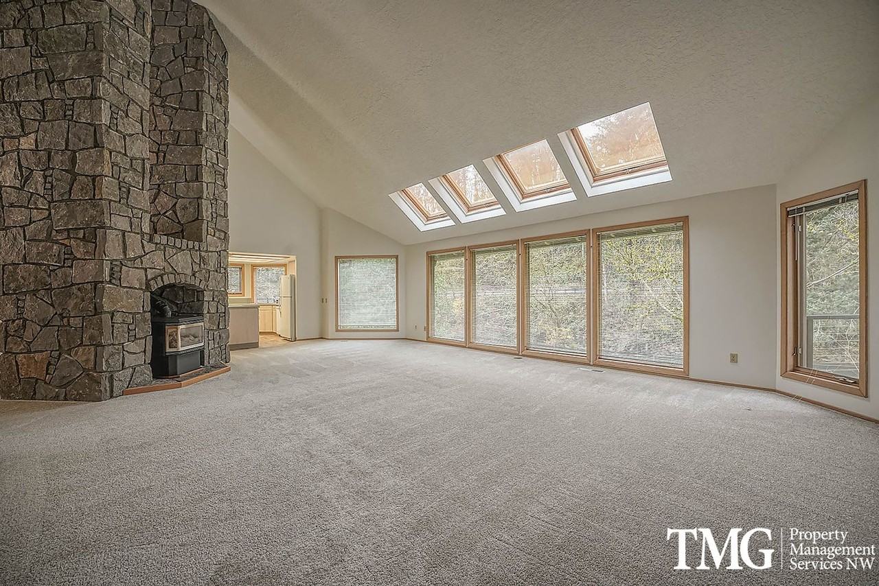 2620 R St - Photo 5 of 50