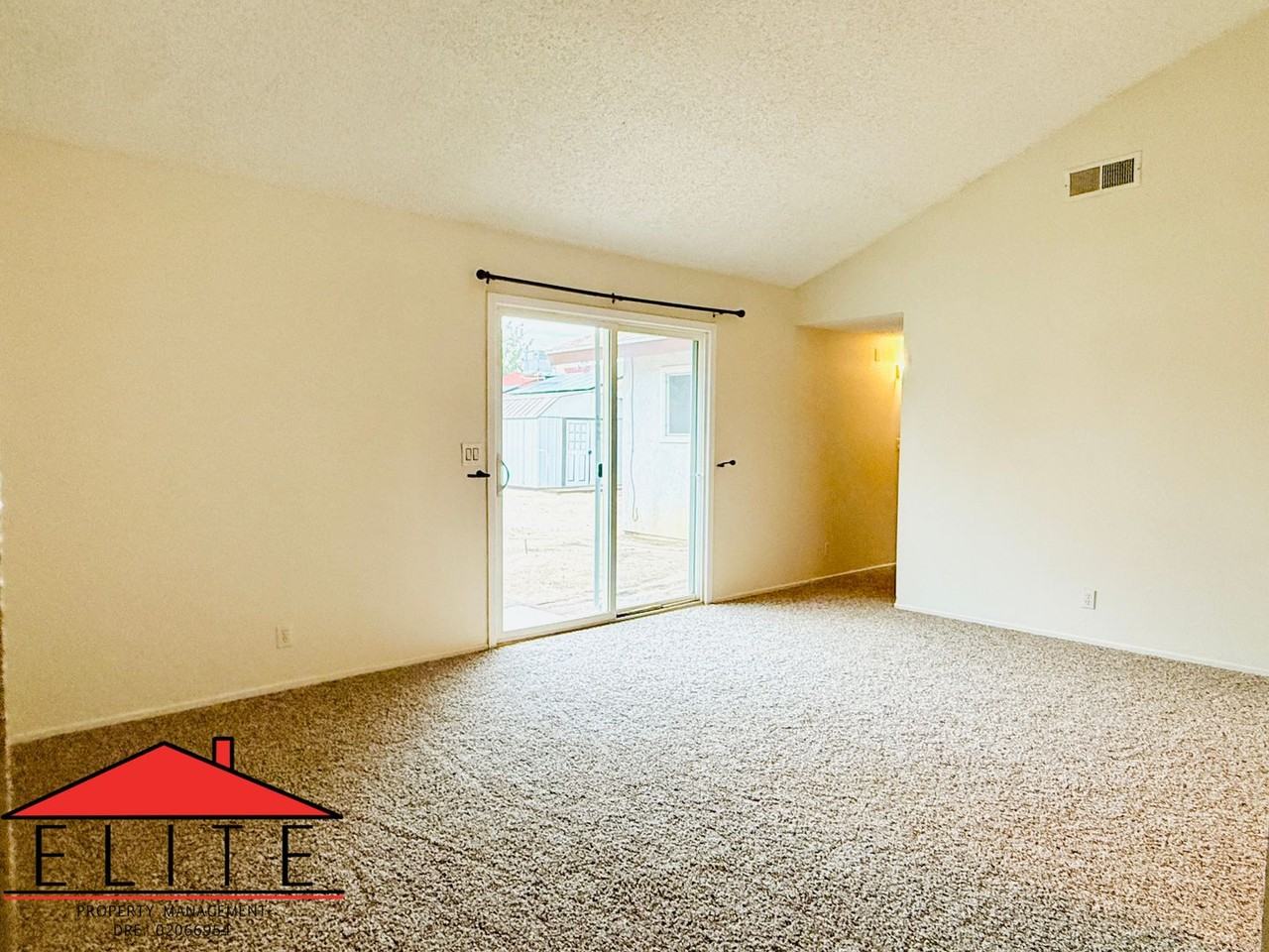 1029 Las Cruces Ave - Photo 5 of 21