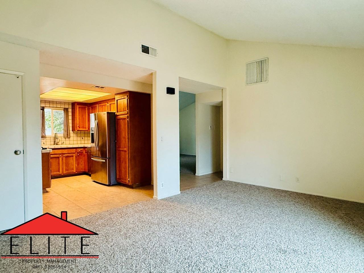 1029 Las Cruces Ave - Photo 6 of 21