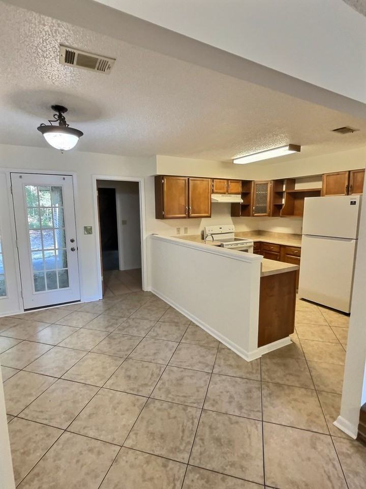 9216 Point Aux Chenes Rd - Photo 5 of 36