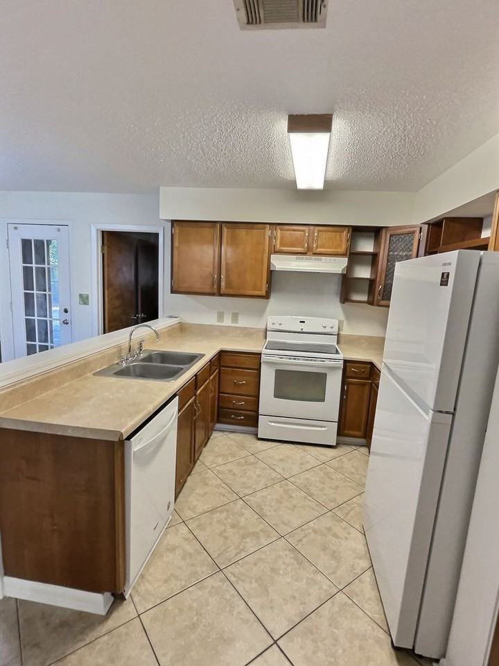 9216 Point Aux Chenes Rd - Photo 7 of 36
