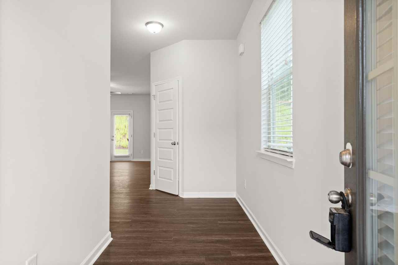 2333 Deerhaven Crossing - Photo 2 of 28