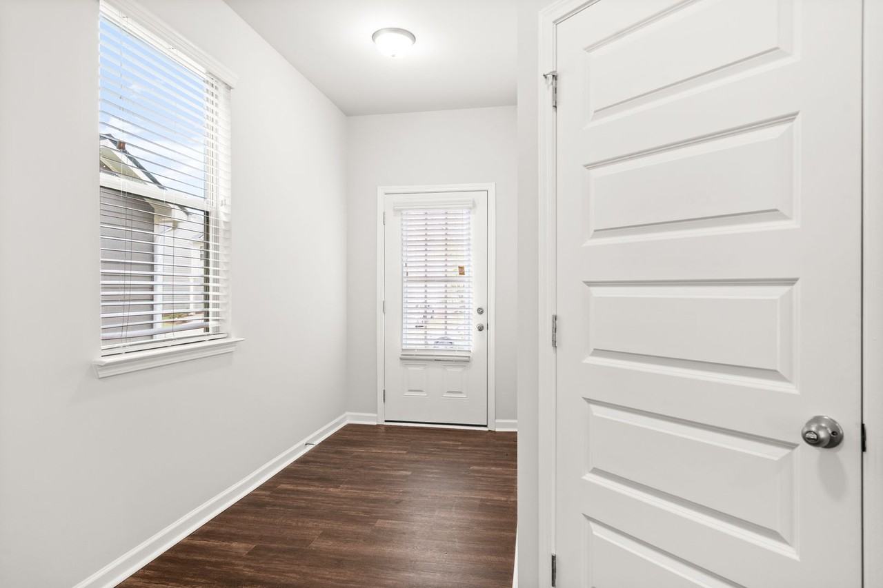 2333 Deerhaven Crossing - Photo 3 of 28