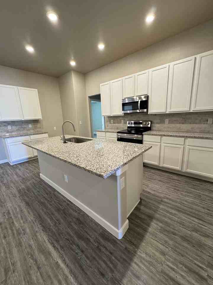 3208 Corpus Ave - Photo 3 of 13