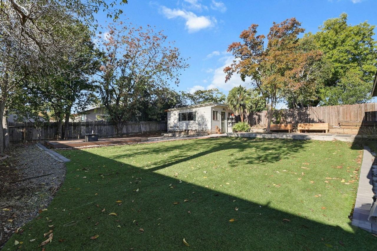 2254 Crestview Avenue - Photo 3 of 25