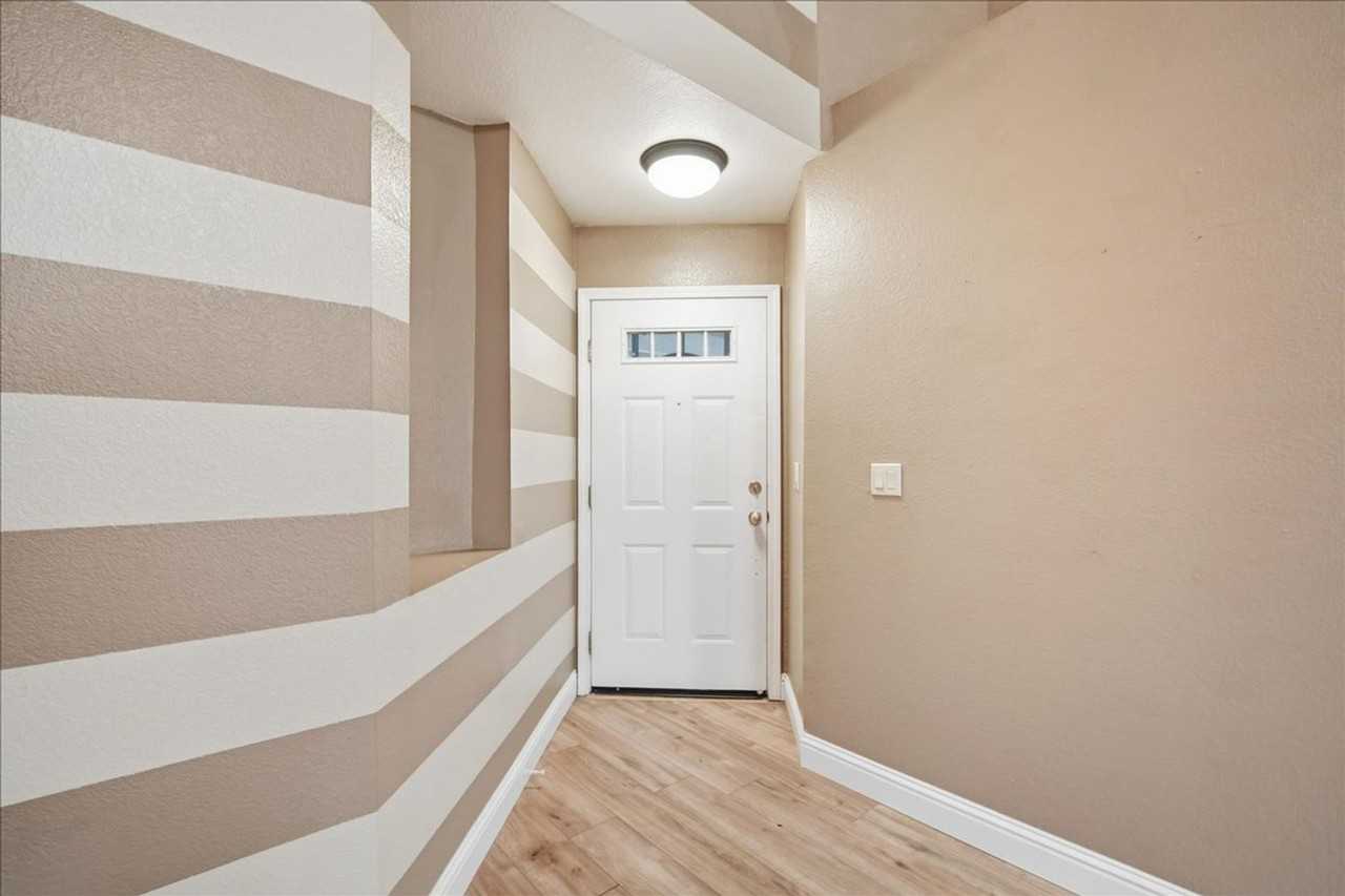 8138 Sonoma Hills Way - Photo 3 of 27