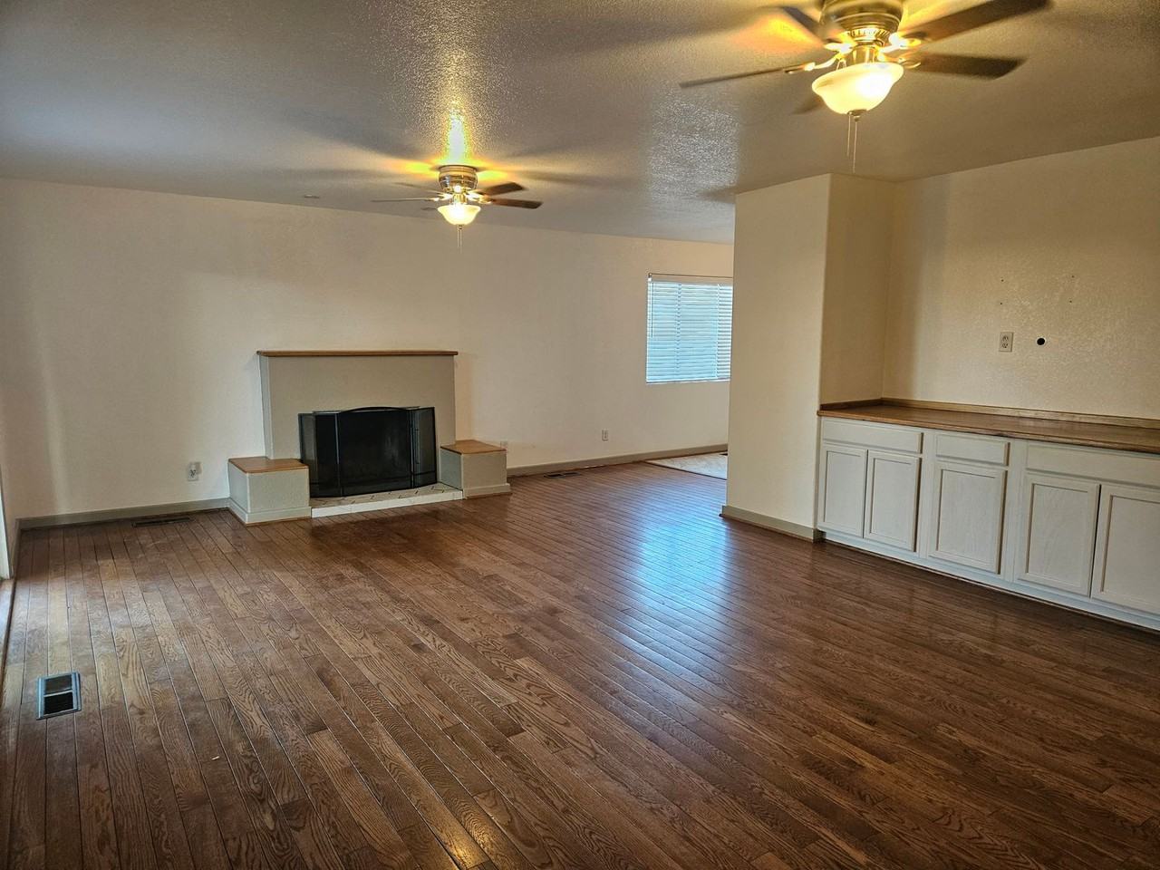 2836 Alcoa Ave - Photo 3 of 24