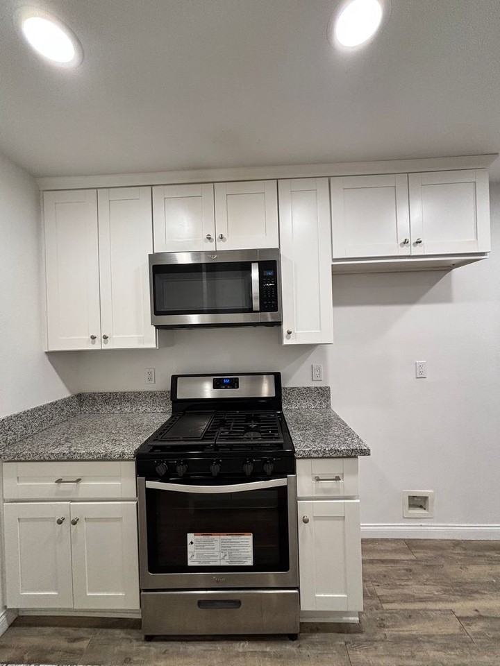 657 Scott Place - Photo 2 of 14