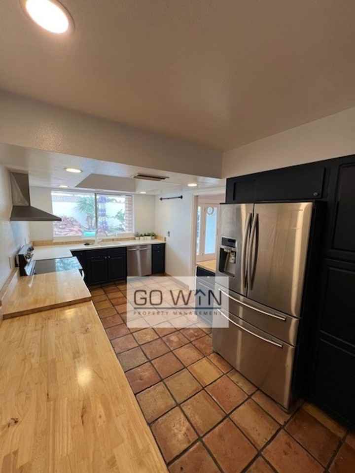 2034 Bishop Drive - Photo 3 of 28