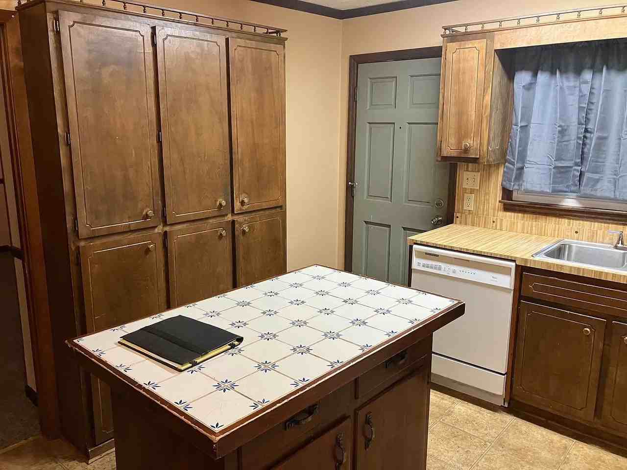 1170 Vonda Lane - Photo 4 of 14