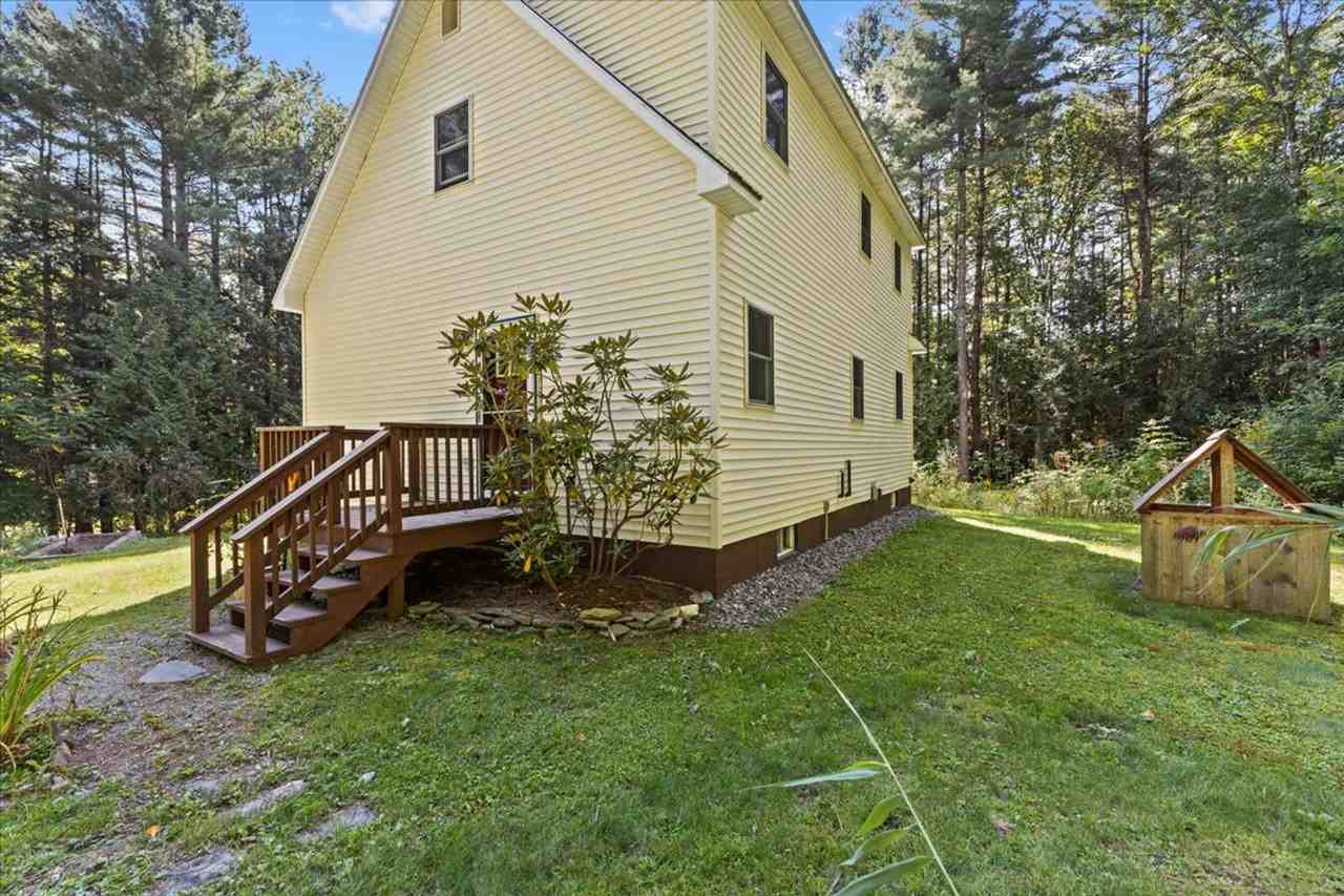 1672 Sweet Hollow Road - Photo 5 of 44