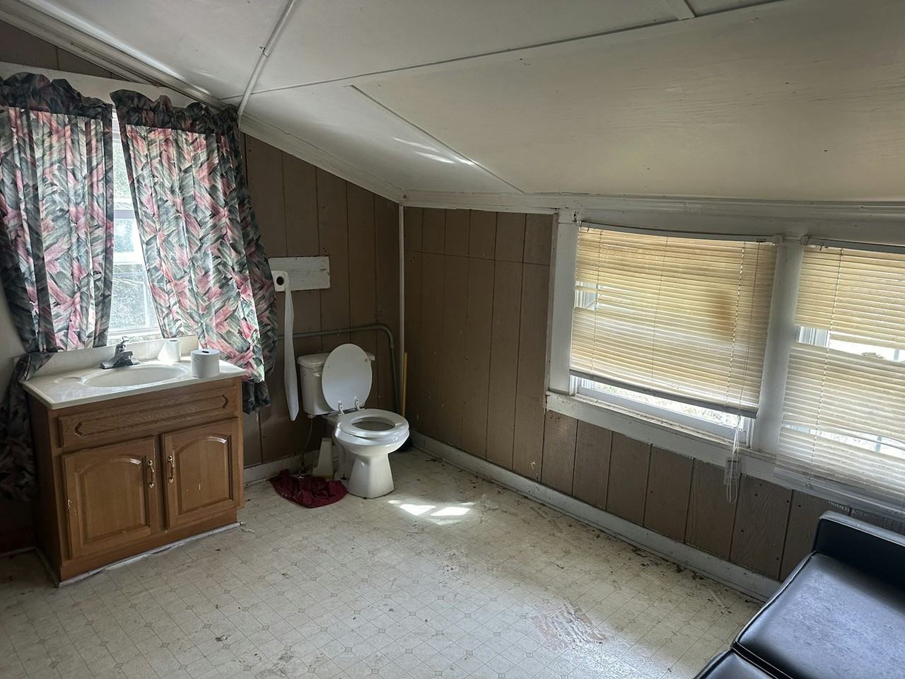 82 Hampton Ave - Photo 3 of 18