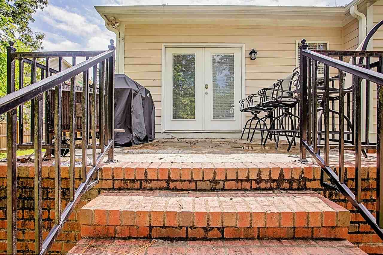 331 Ridgeway Court - Photo 5 of 40