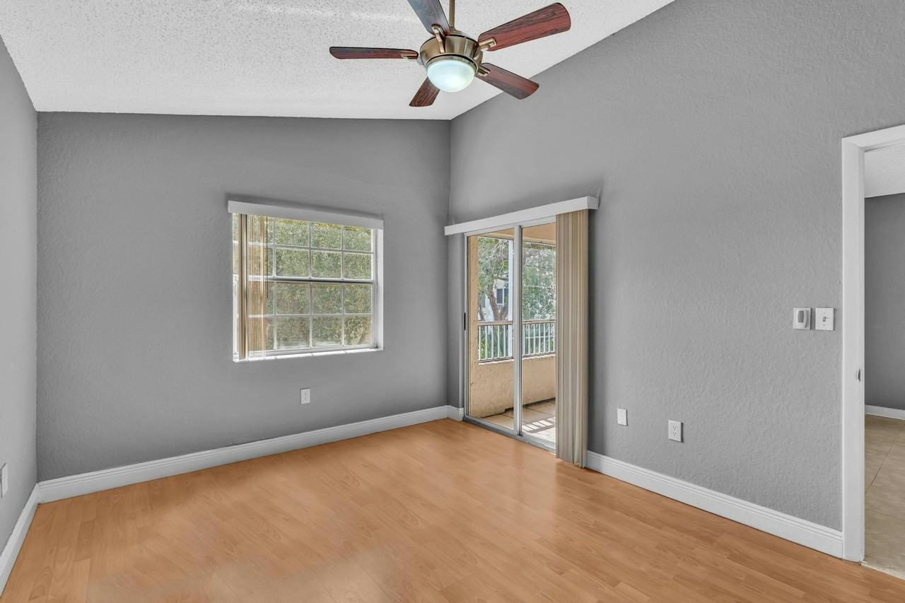 2850 North Oakland Forest Drive, Unit 103 - Photo 4 of 40