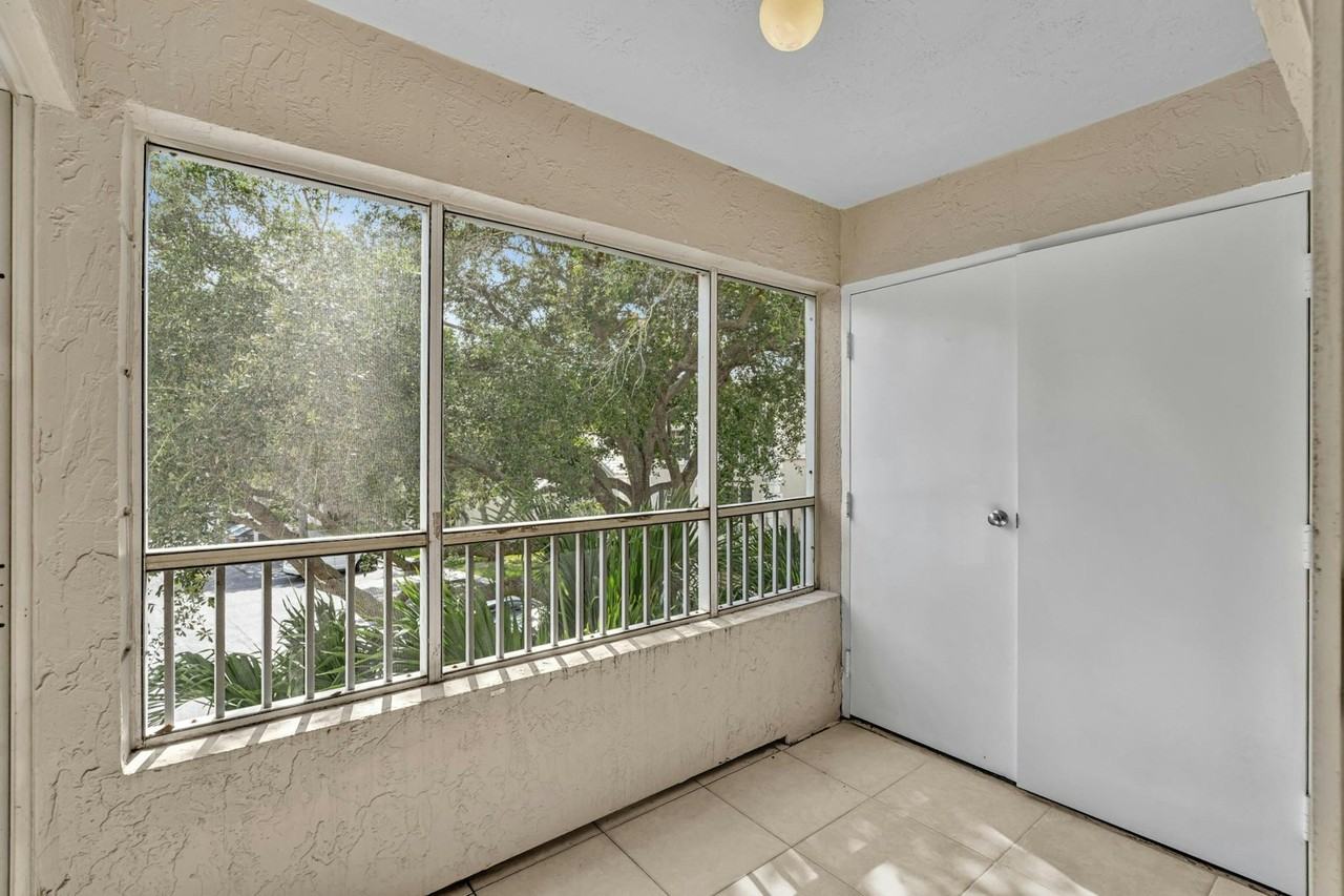 2850 North Oakland Forest Drive, Unit 103 - Photo 6 of 40