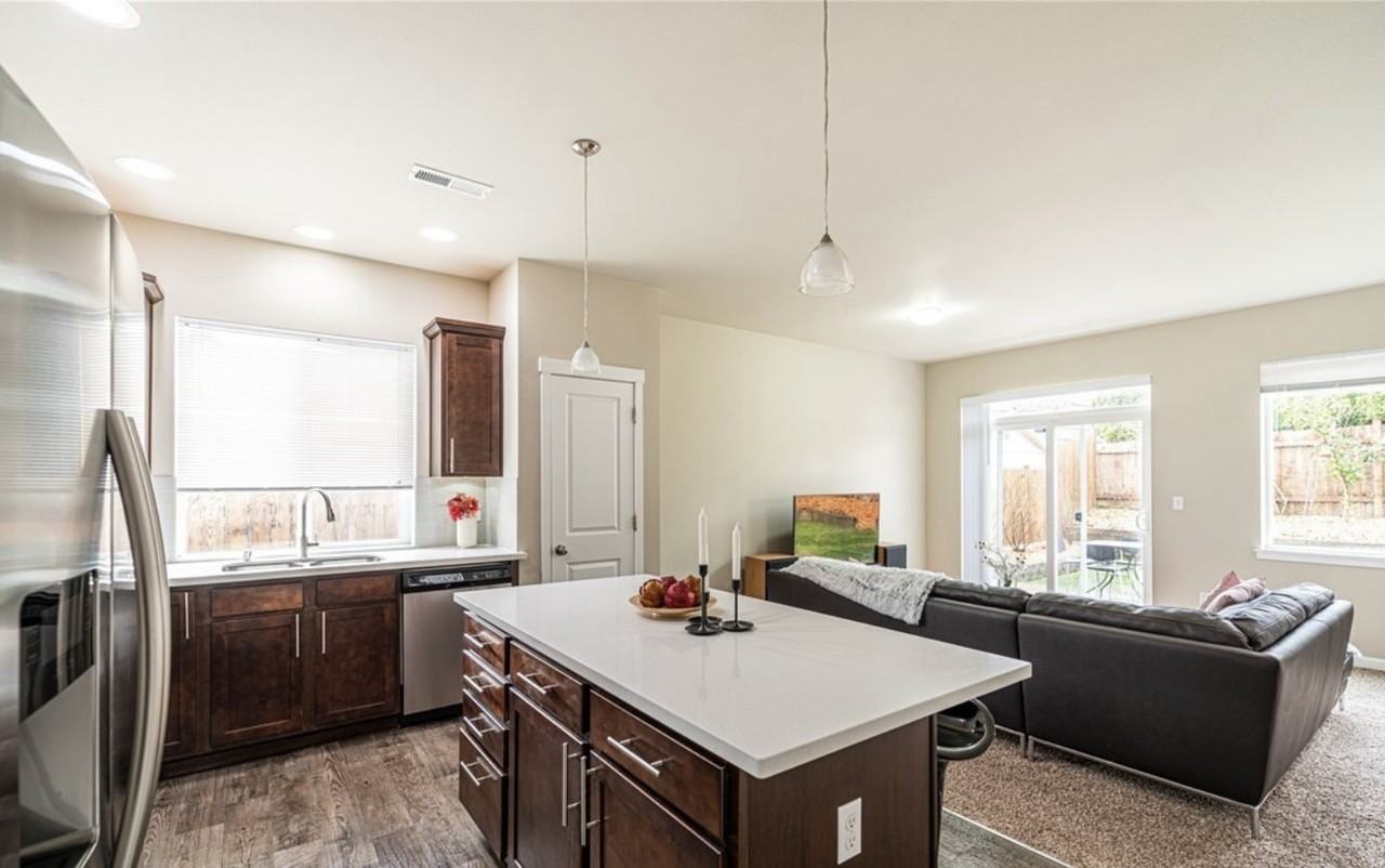 12435 1st Avenue South - Photo 4 of 21