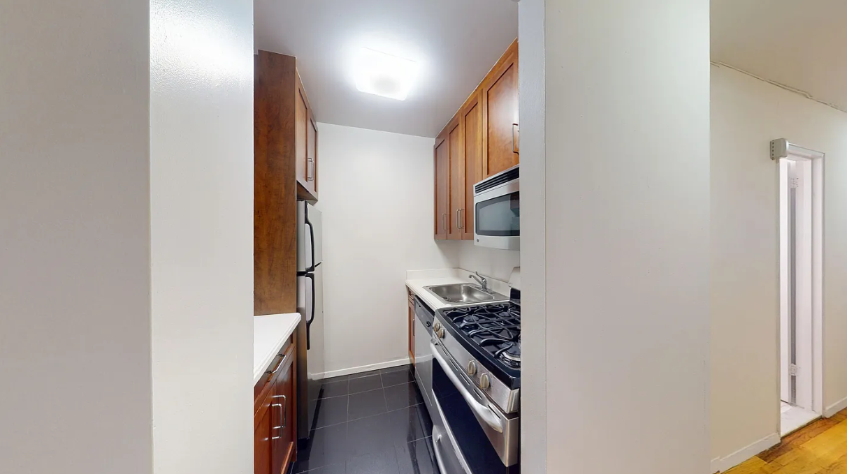 369 W 52nd St #3B - Photo 7 of 7