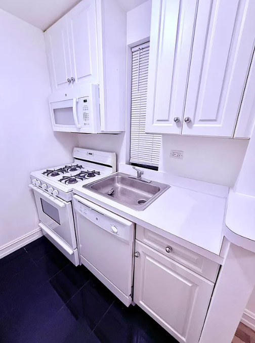 231 East 46th Street #5H - Photo 4 of 10