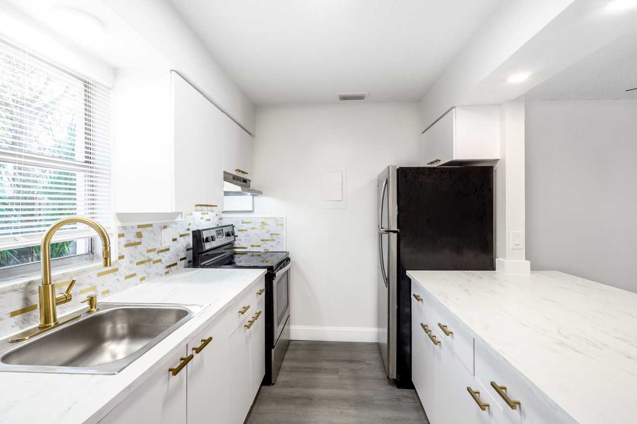 3864 7th Ave N #B - Photo 4 of 8