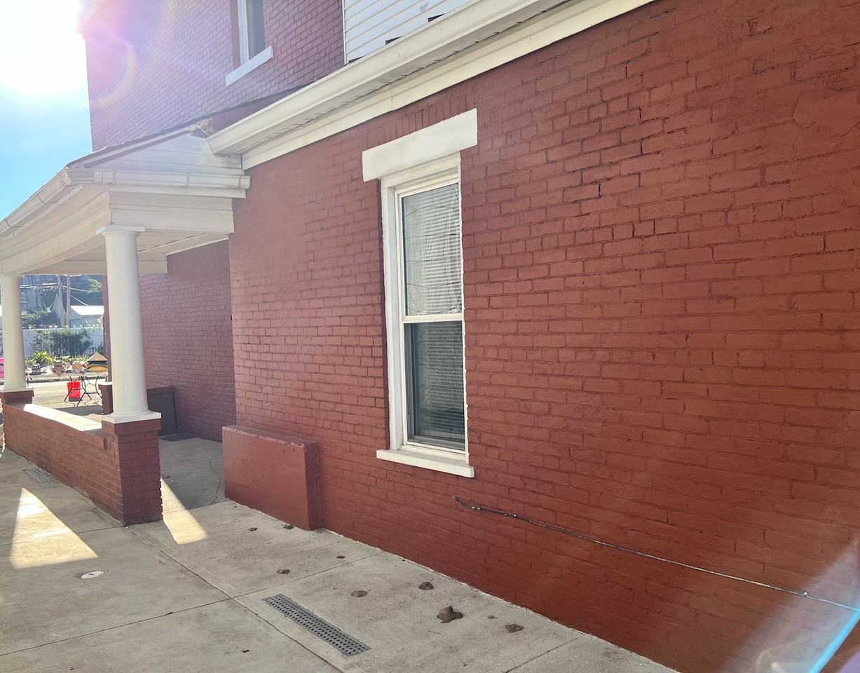 223 S Scioto St #223 - Photo 2 of 14