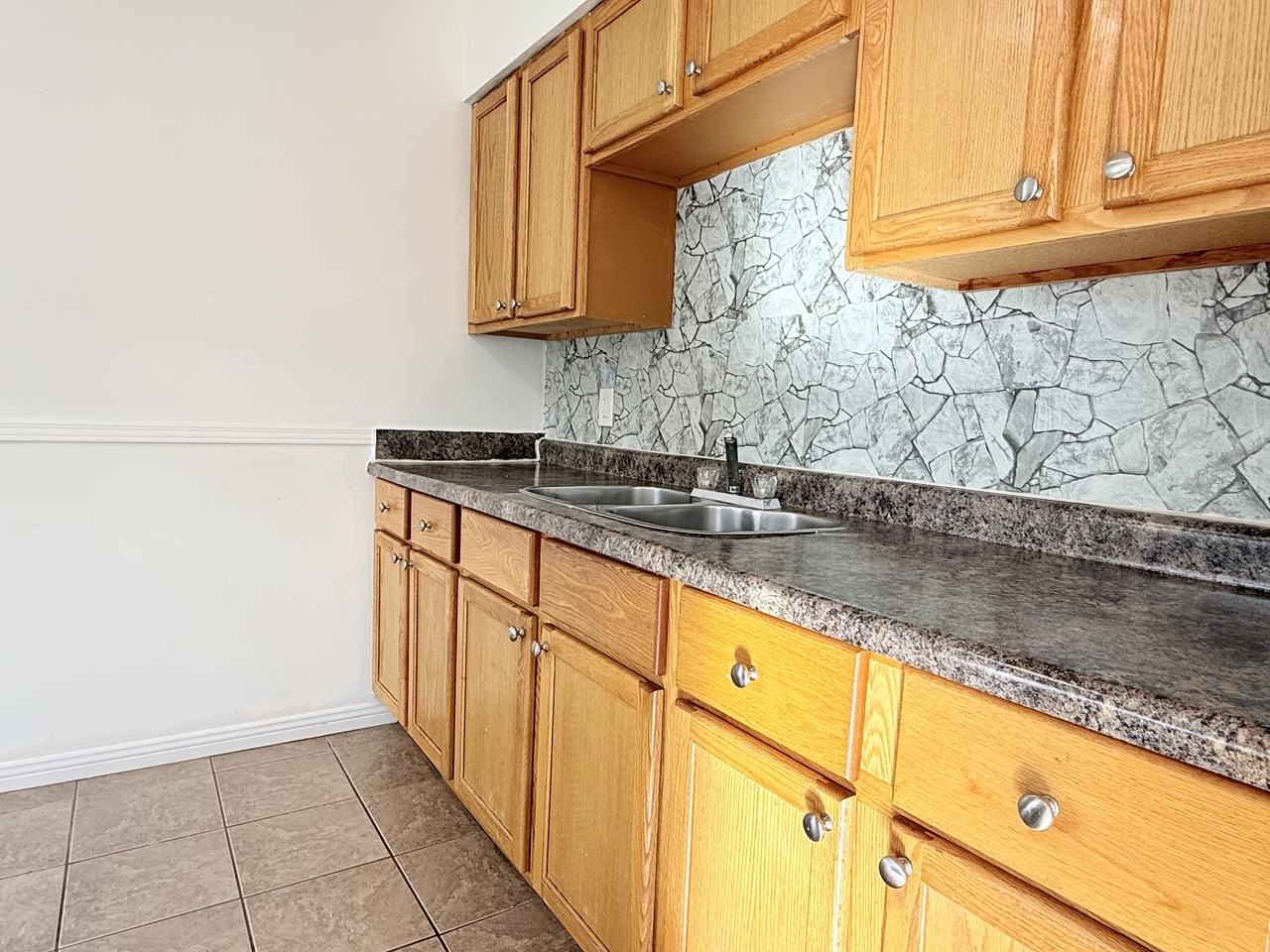 106 Shepherd St E #106UPPER - Photo 2 of 28