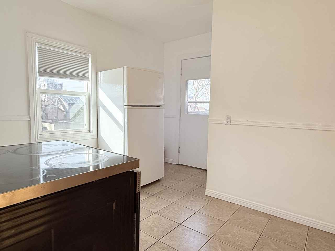 106 Shepherd St E #106UPPER - Photo 3 of 28