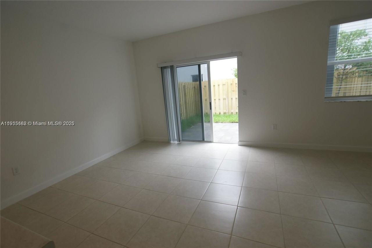 Se 13th Ct - Photo 6 of 8