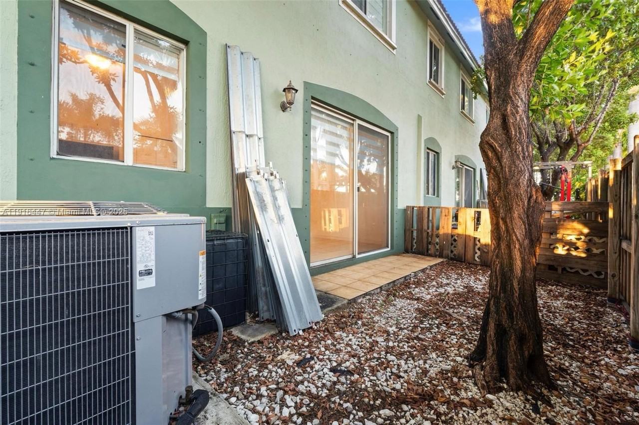 Se 26th Ct - Photo 5 of 8