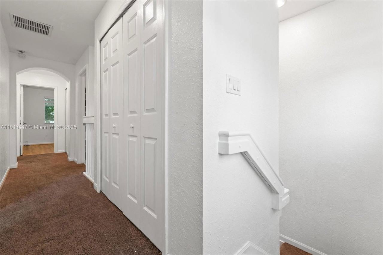 Se 26th Ct - Photo 6 of 8