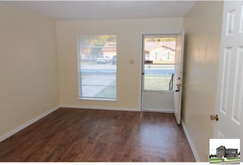 512 Creek St - Photo 2 of 6