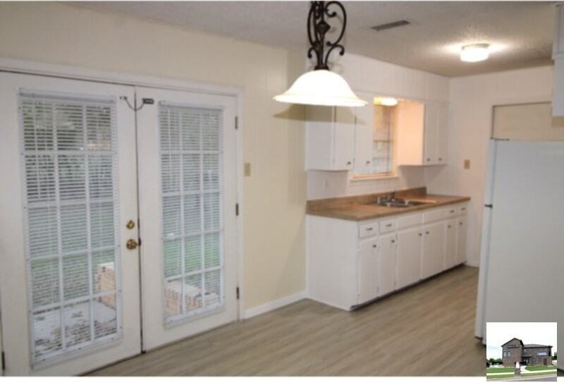 512 Creek St - Photo 3 of 6