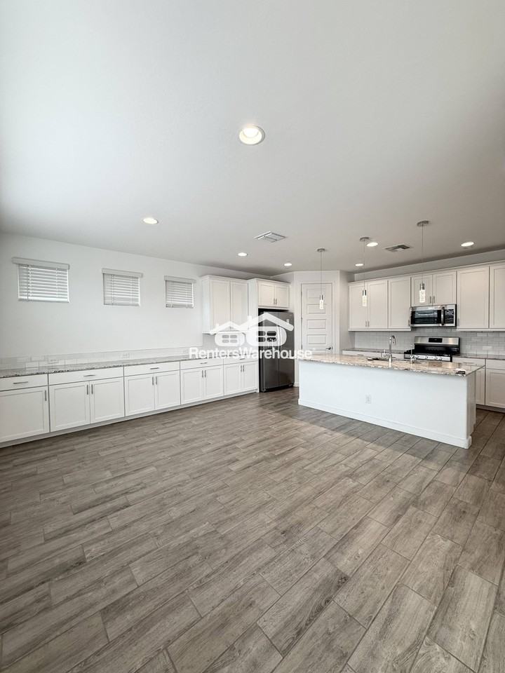 4345 N 94th Dr - Photo 3 of 17