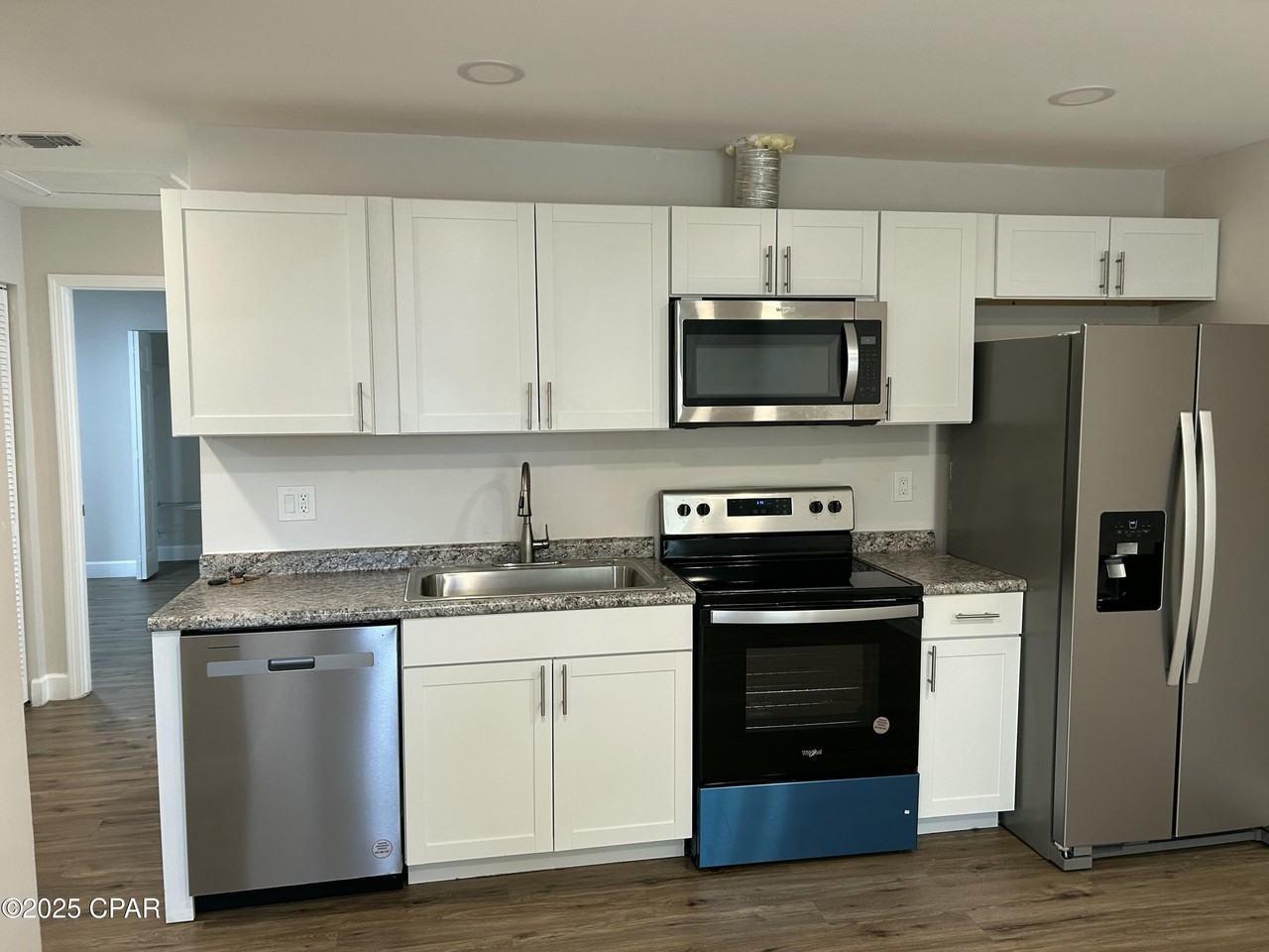 907 East 9th Street - Photo 5 of 9