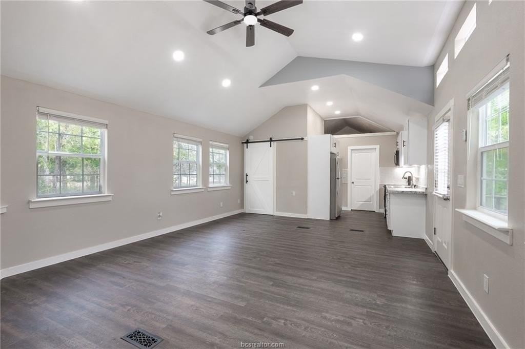 341 Little Berry Rd - Photo 4 of 17