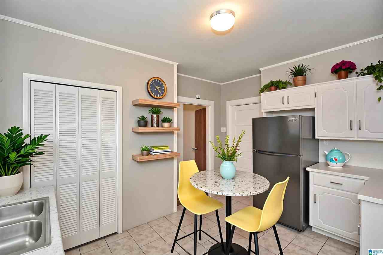 525 53rd St - Photo 3 of 12