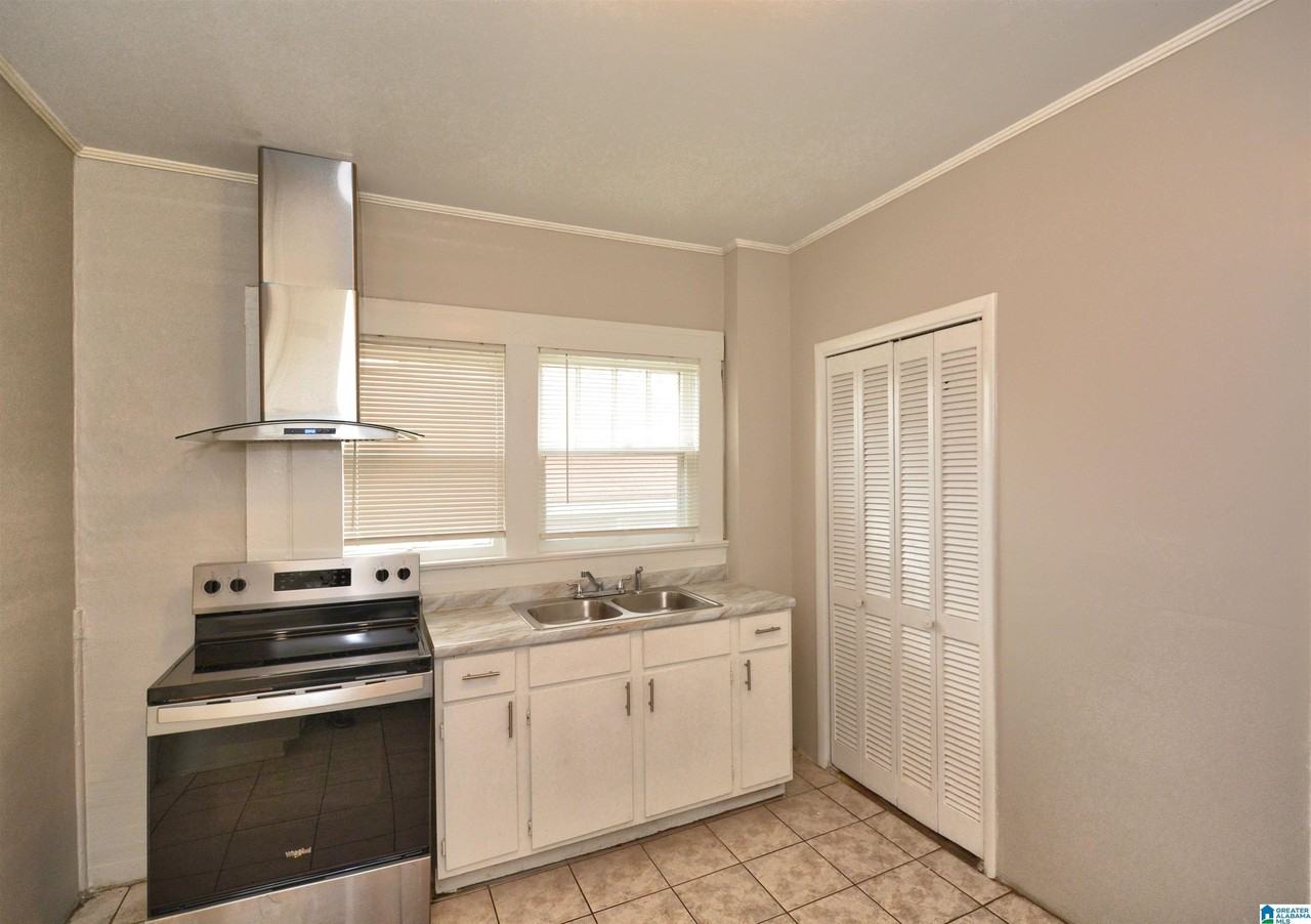 525 53rd St - Photo 4 of 12