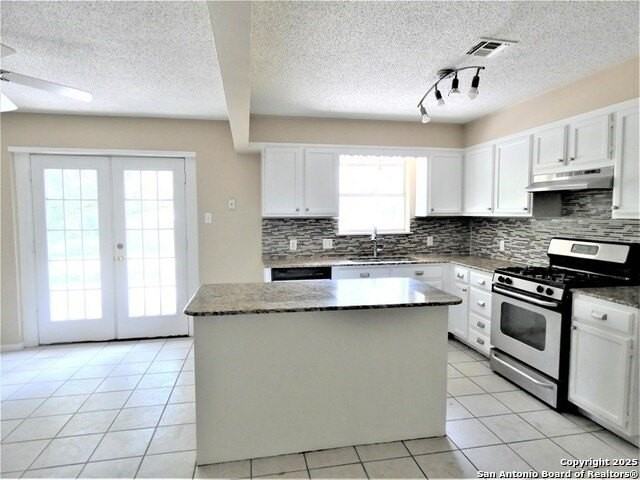 210 Loma Linda - Photo 4 of 17