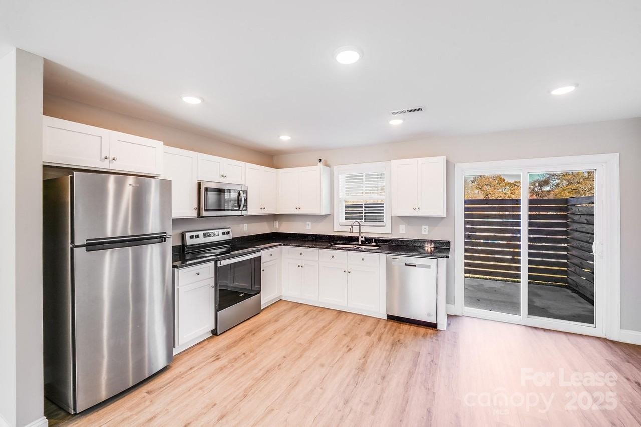 604 W 8th St - Photo 4 of 26