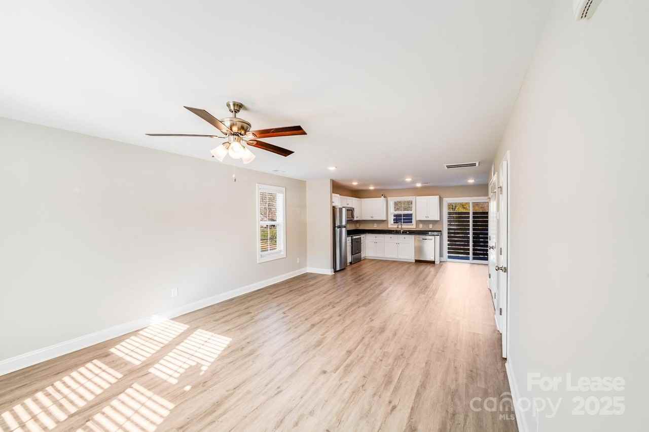 604 W 8th St - Photo 7 of 26