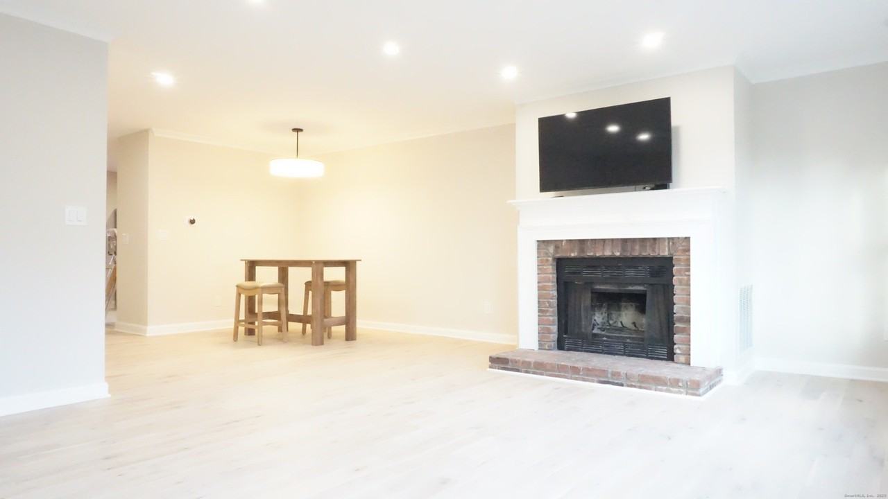 24 Overlook Dr #24 - Photo 3 of 32