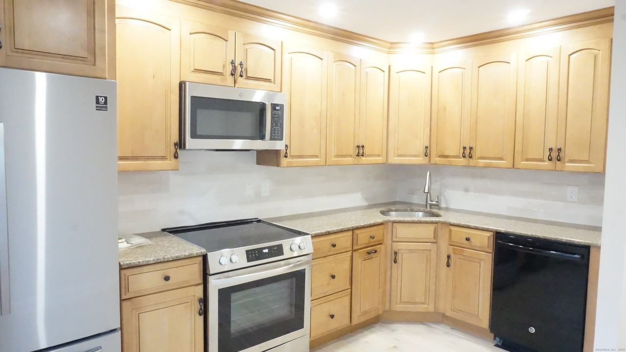 24 Overlook Dr #24 - Photo 7 of 32