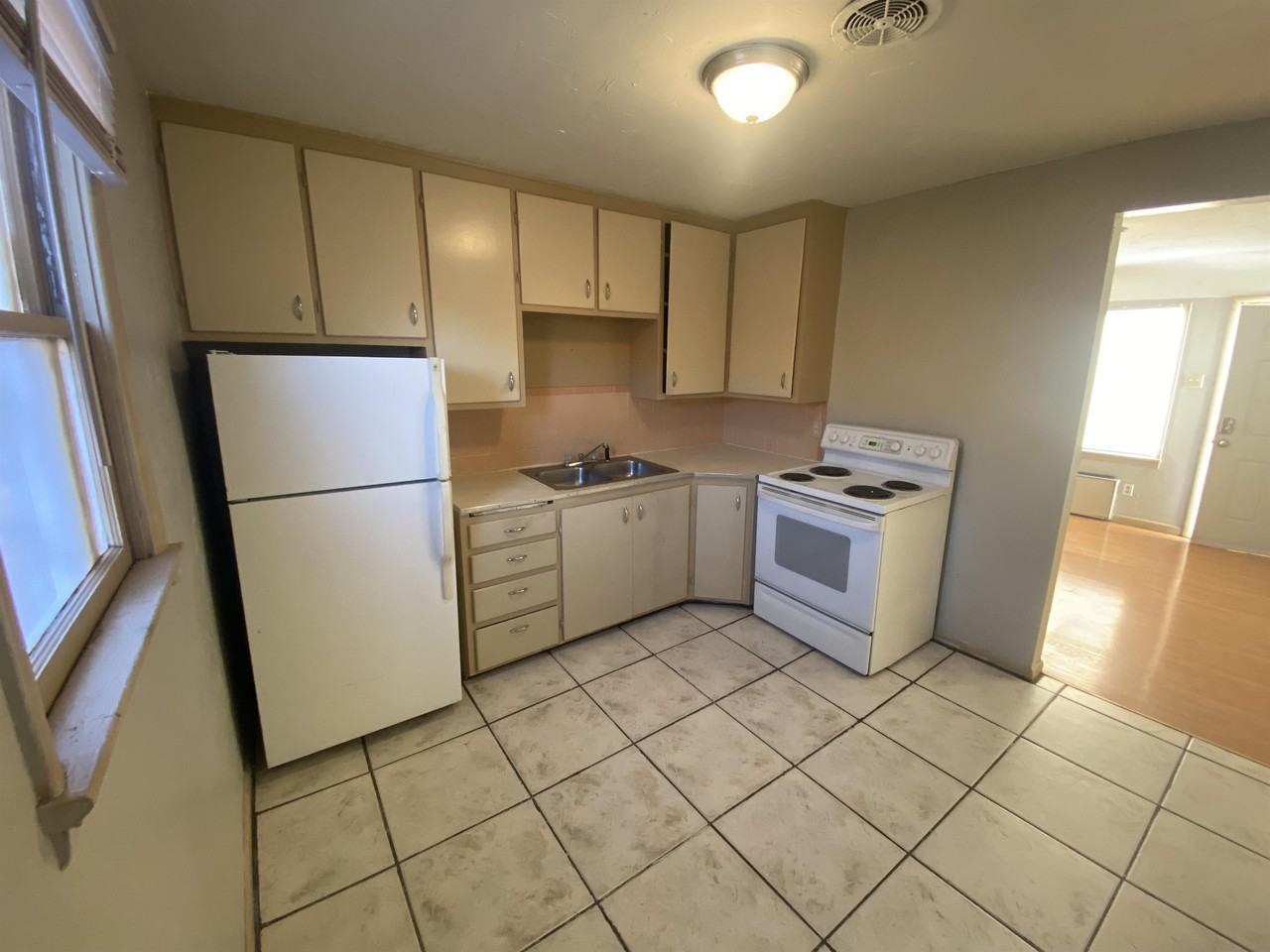 1103 7th Street - Photo 5 of 12