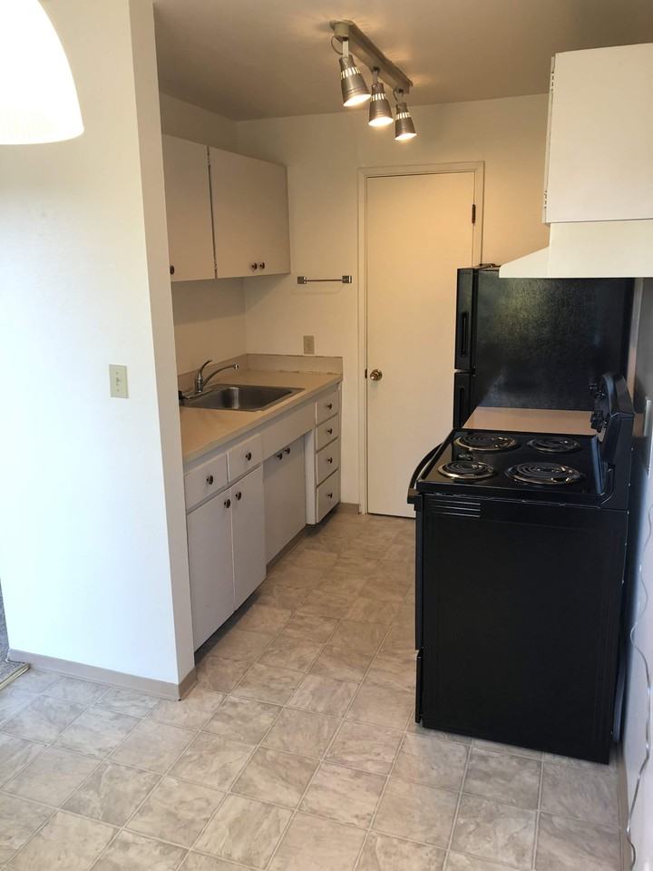 Spar: 4209 30th Ave SW - Photo 3 of 17