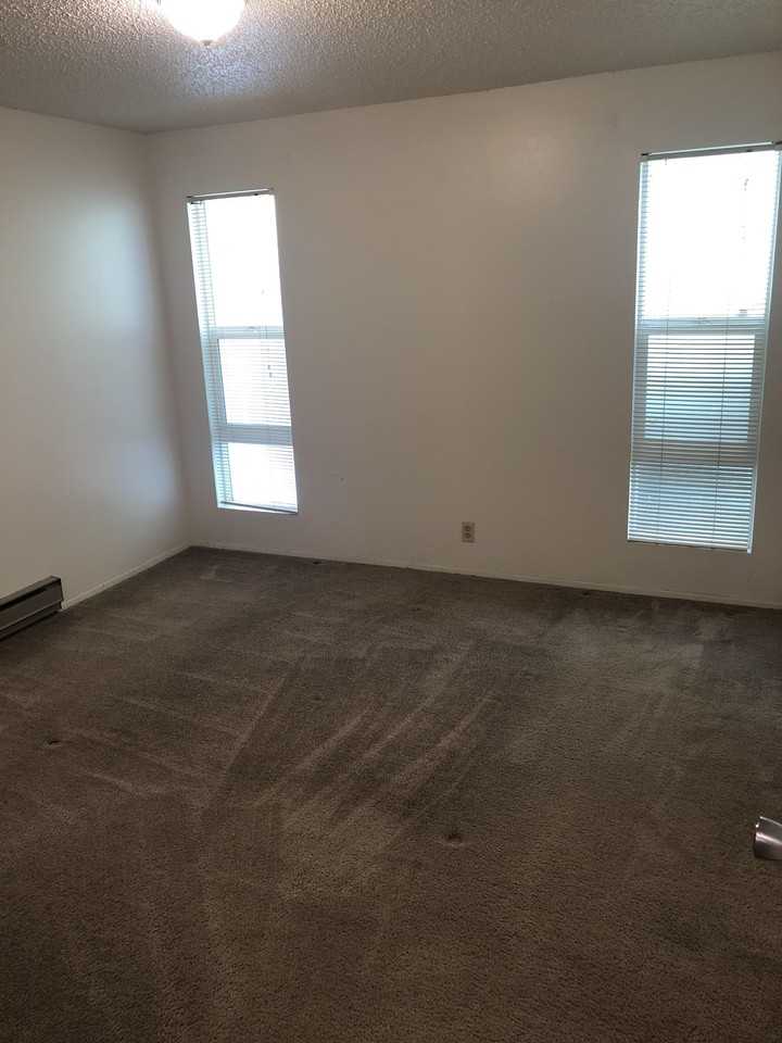 Spar: 4209 30th Ave SW - Photo 4 of 17