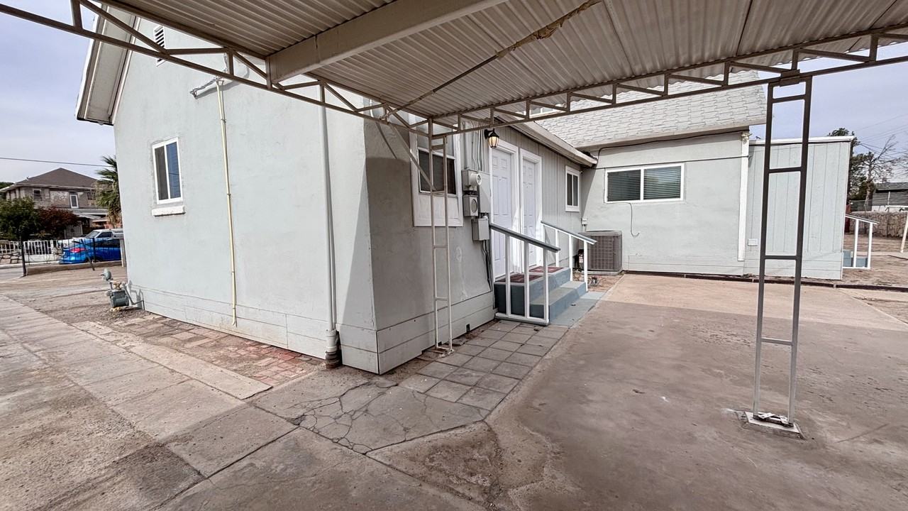 216 Locust Street Unit C - Photo 2 of 21