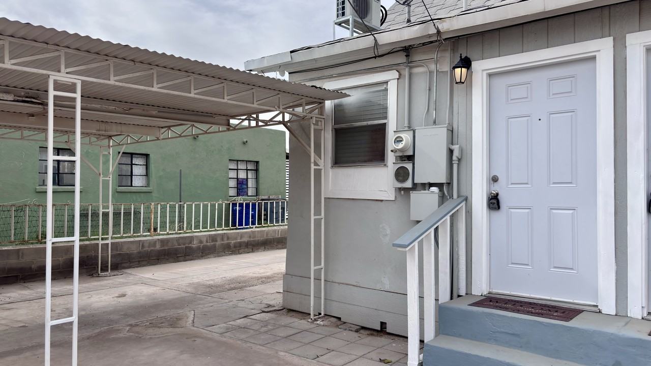 216 Locust Street Unit C - Photo 3 of 21