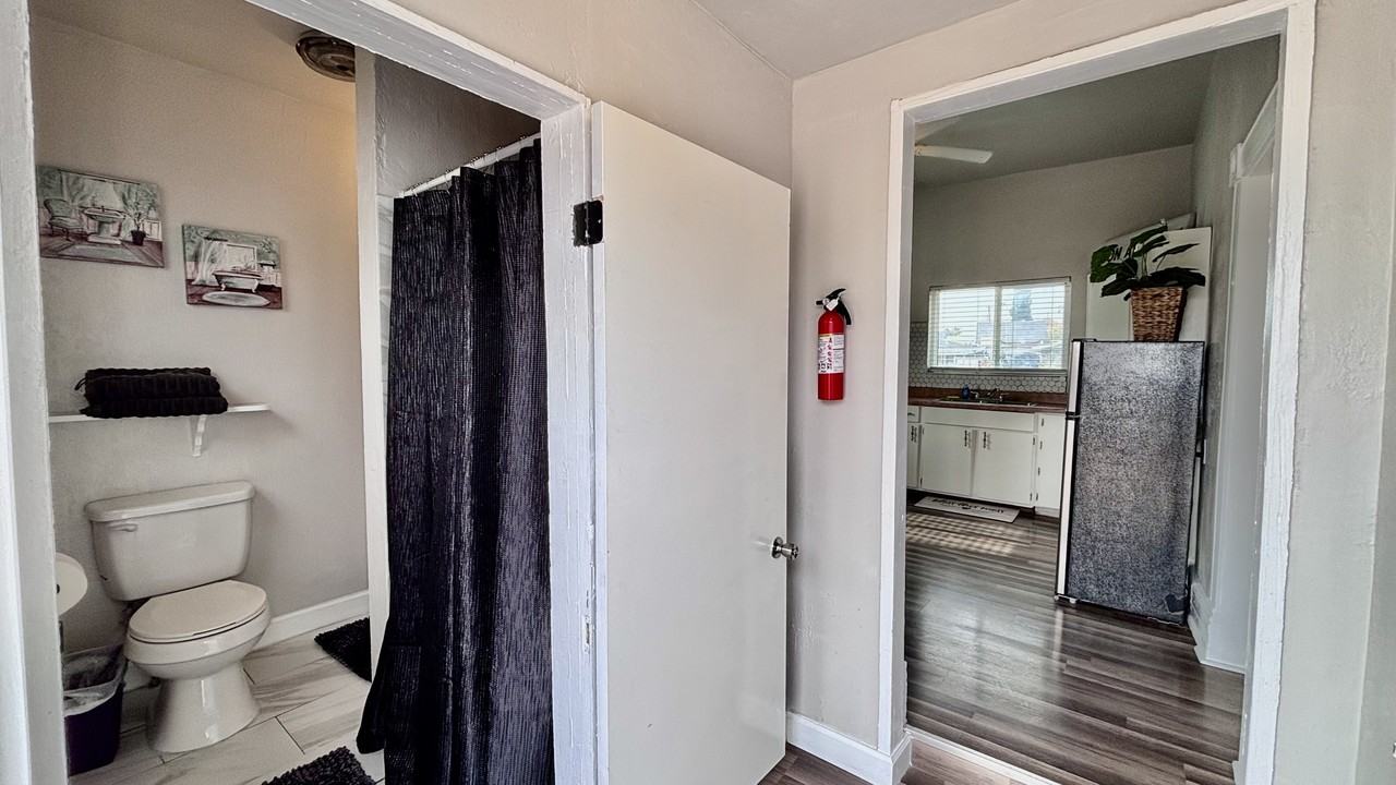 216 Locust Street Unit C - Photo 4 of 21