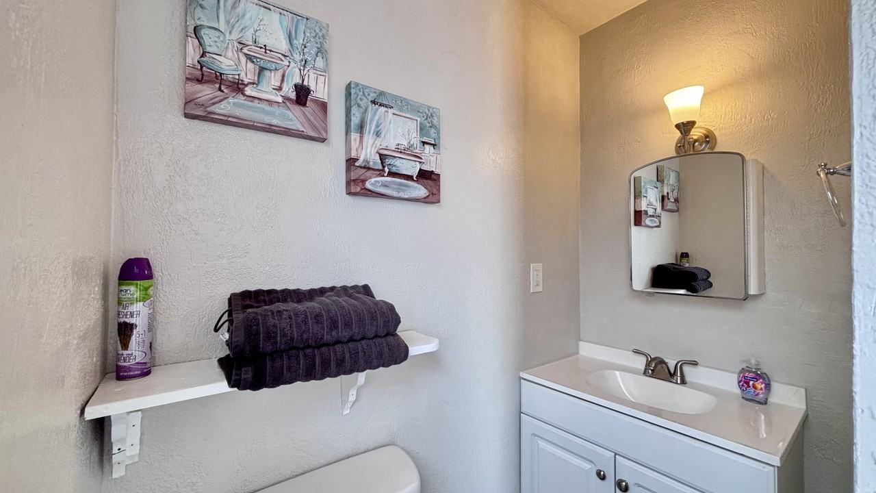 216 Locust Street Unit C - Photo 6 of 21