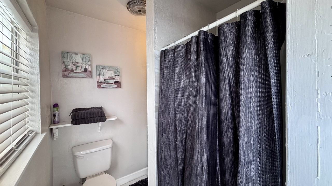 216 Locust Street Unit C - Photo 7 of 21