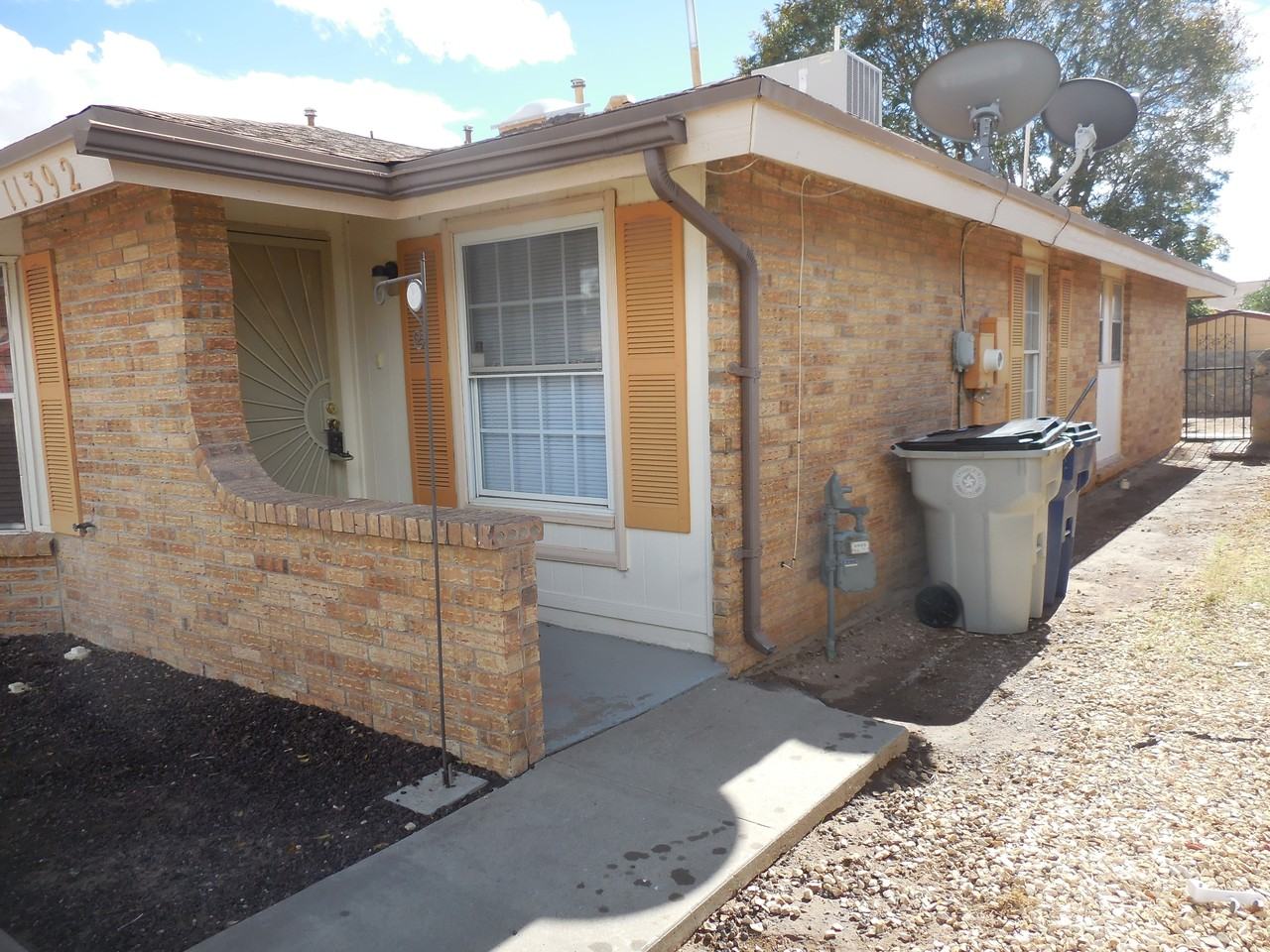 11392 Lake Erie Drive - Photo 2 of 38